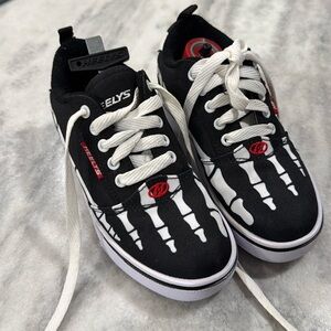 Youth size 2 heelys. Never used